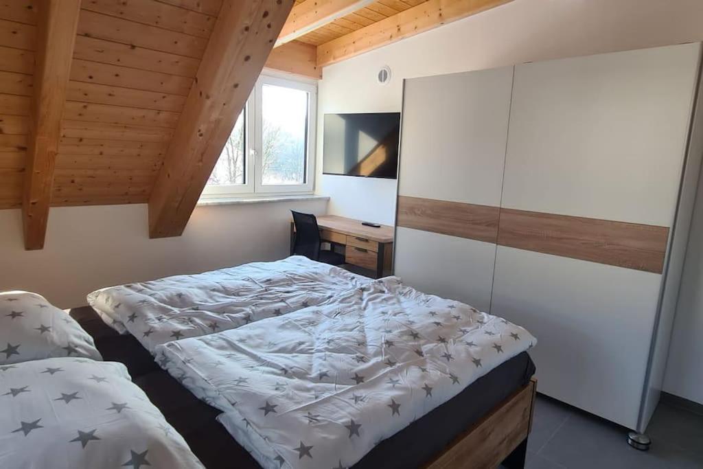 Moderne Ferienunterkunft/Wohnung Burgthann Bagian luar foto