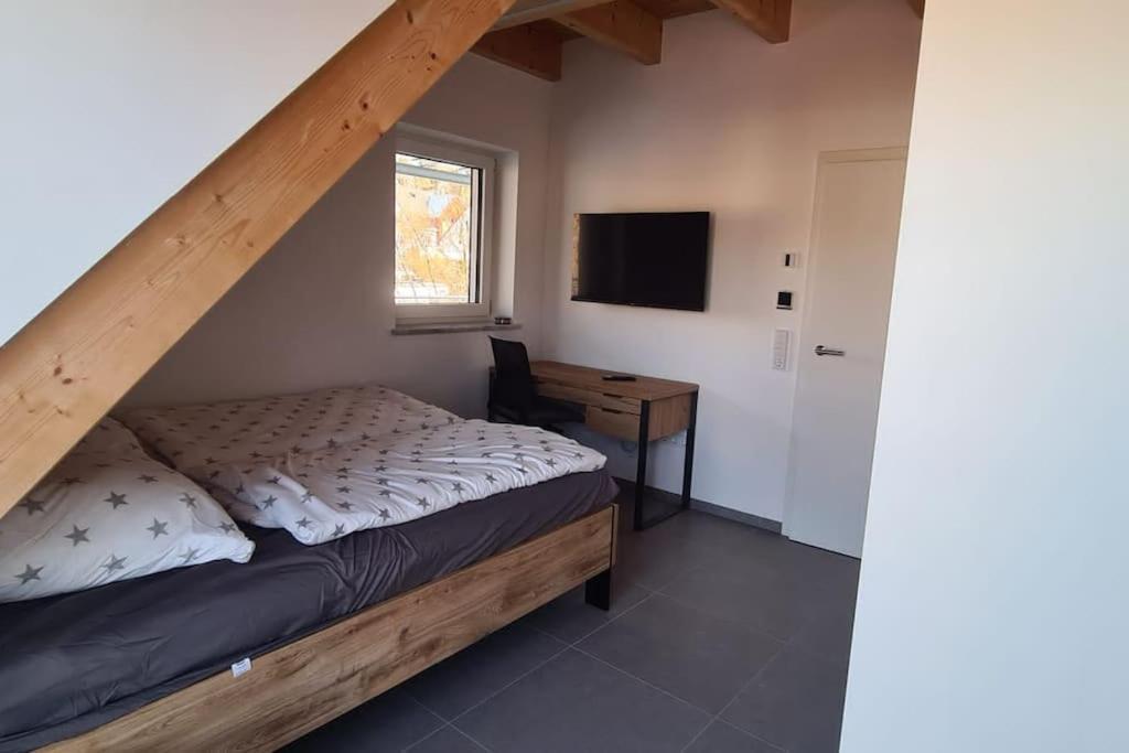 Moderne Ferienunterkunft/Wohnung Burgthann Bagian luar foto
